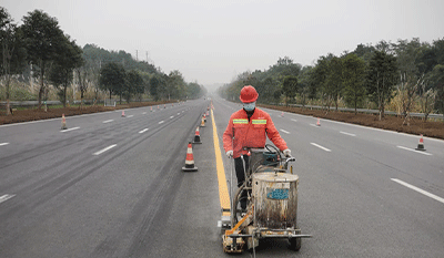 道路划线施工前该如何设置交通锥？